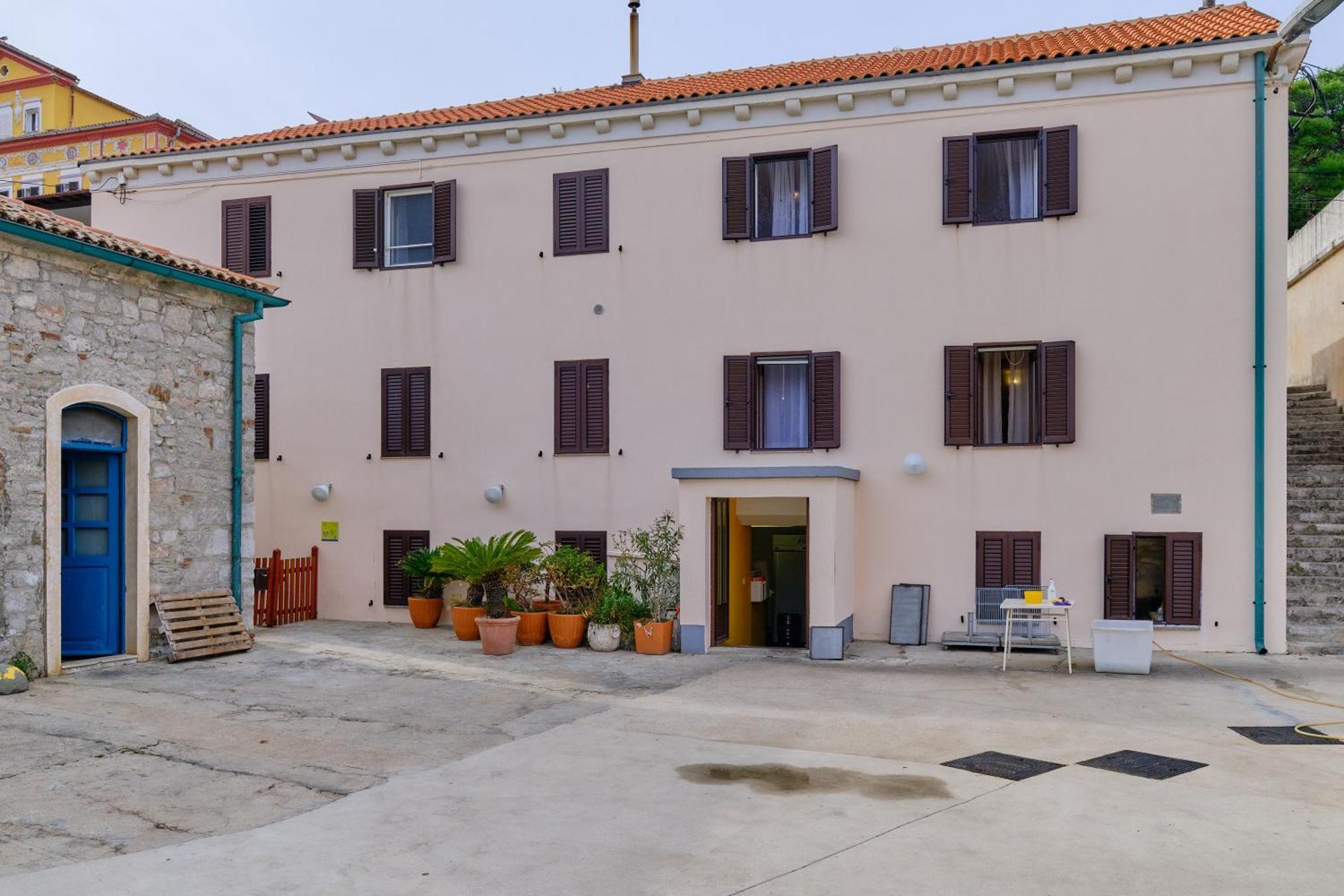 Apartments Antonella Veli Lošinj Exteriör bild